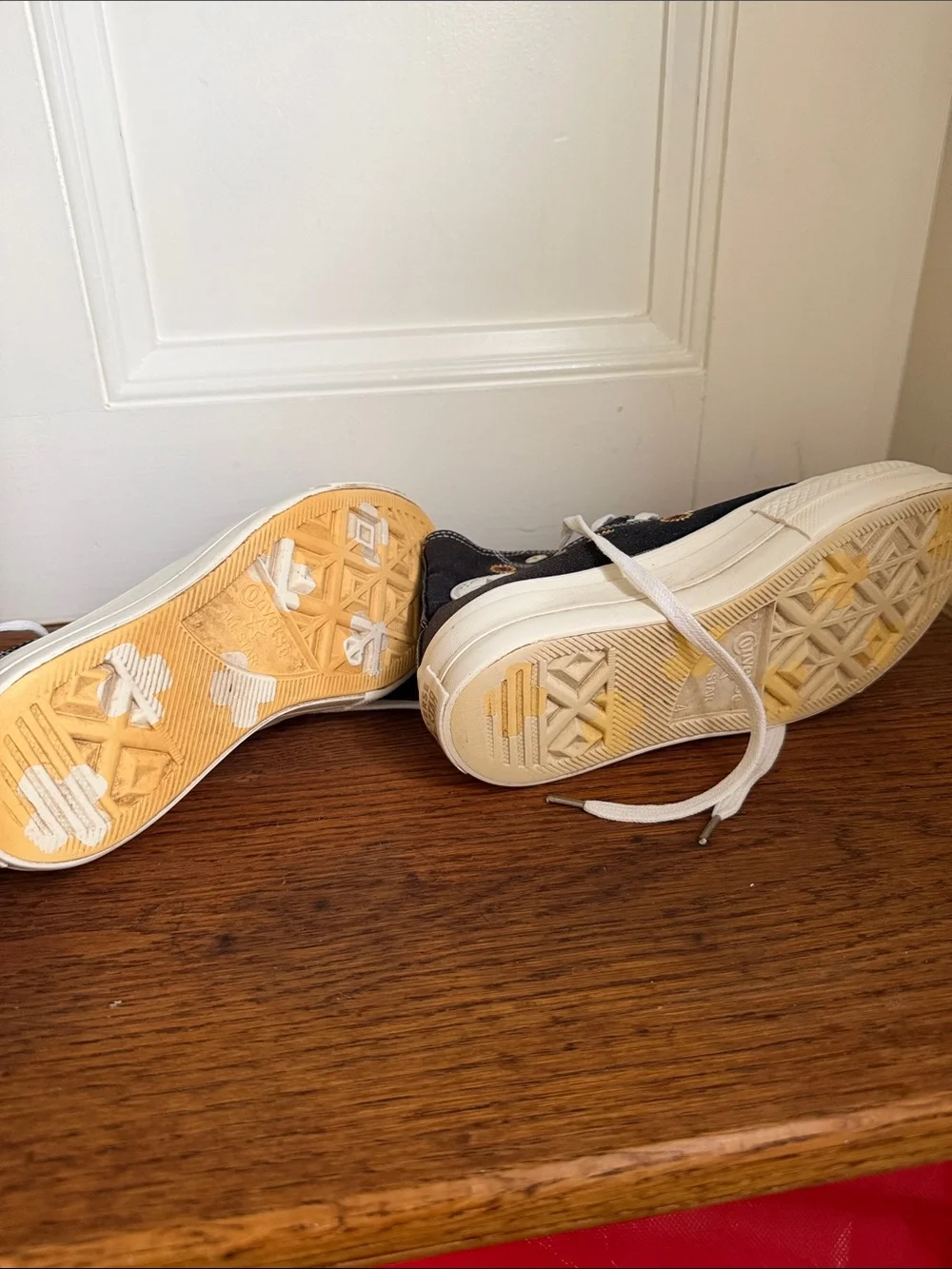 Converse Navy High-Top Kids Sneakers with White Soles and Daisy Details